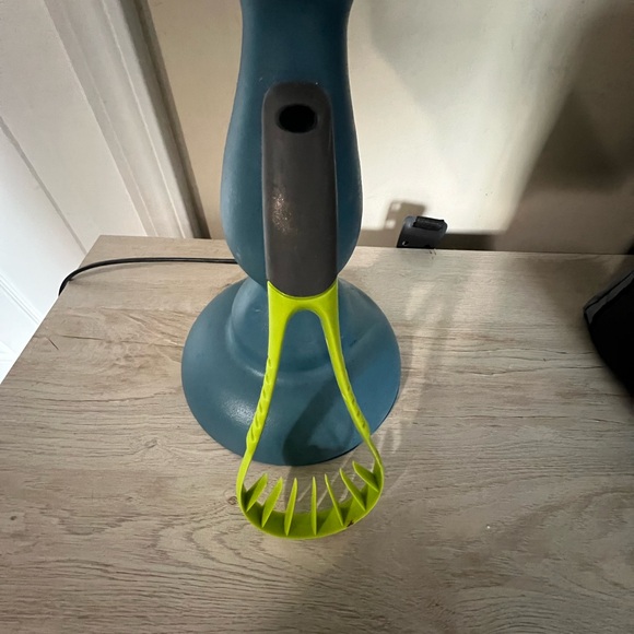 Green flexible, avocado slicer. - Picture 6 of 6